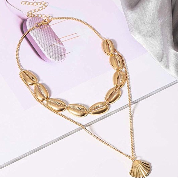 Gold layered shell choker - Picture 3 of 5